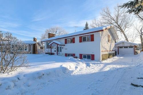 Exterior of Swanavon family home at 10015 85 Ave, Grande Prairie, AB