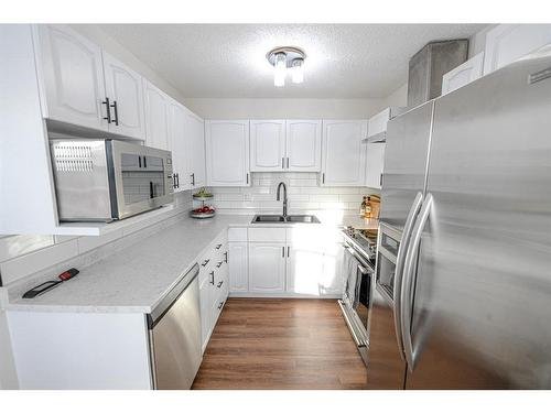 Grande Prairie Swanavon family home — kitchen