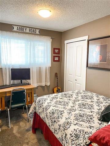 Prince George West Bowl family home — bathroom